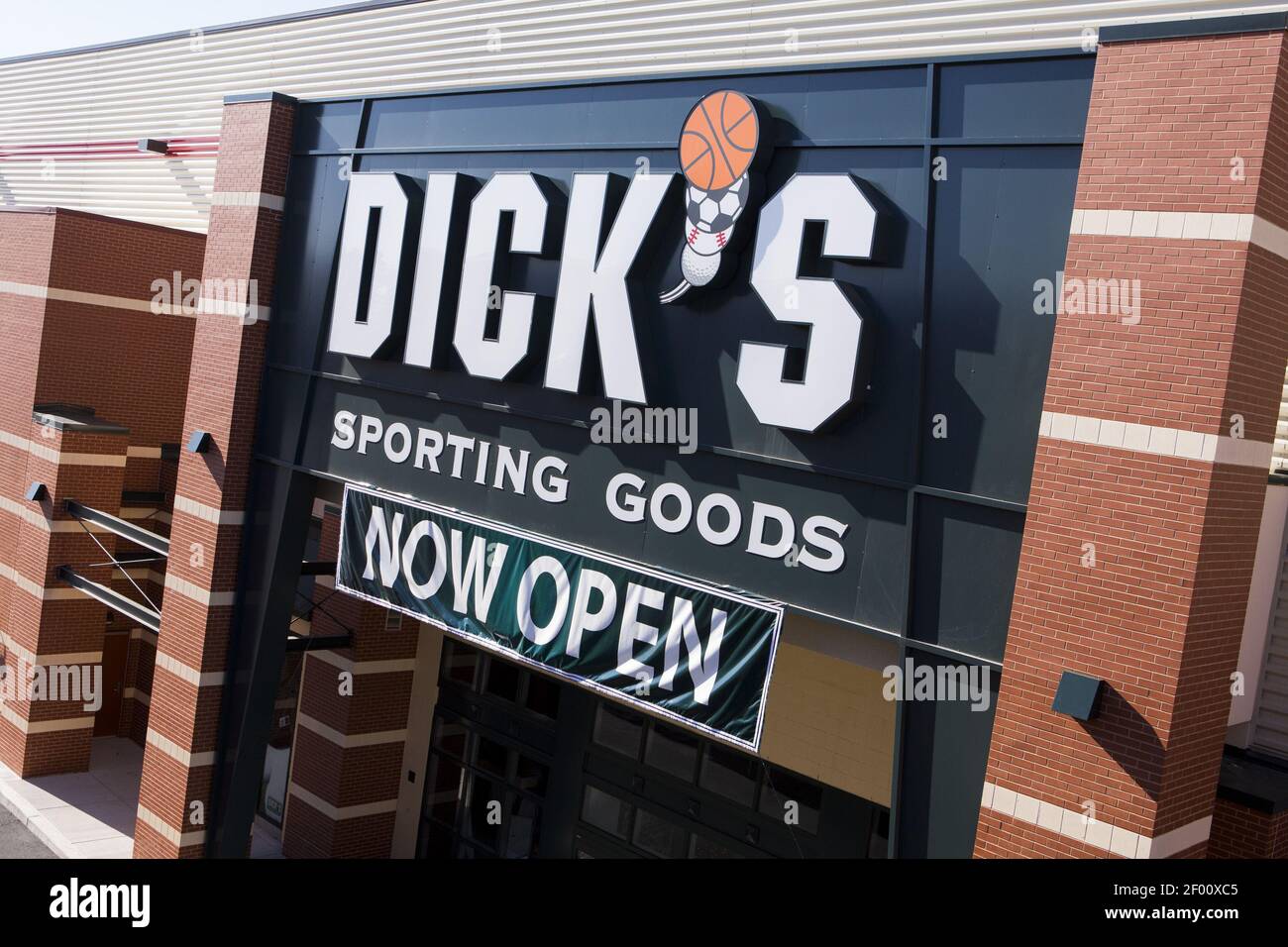 22 novembre 2012 - Wheaton, Maryland - UN magasin de détail Dick's Sporting Goods dans la banlieue du Maryland. Crédit photo: Kristoffer Tripplaar/ Sipa USA Banque D'Images