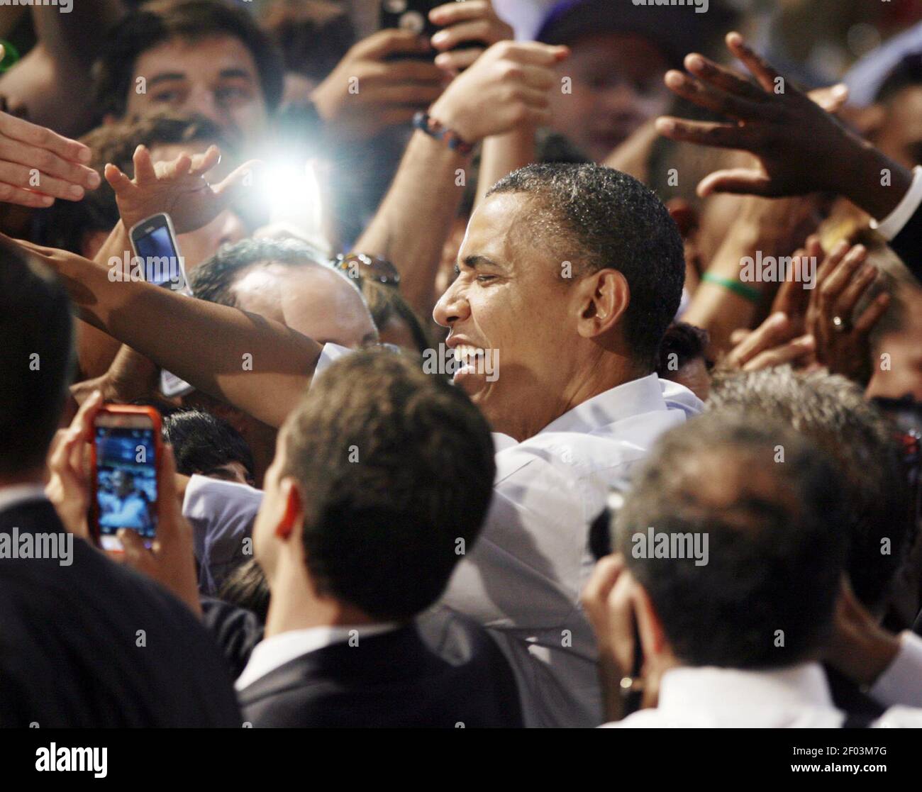 Le président Barack Obama s'adresse à la foule lors d'un rassemblement au Harold and Ted Alfond Sports Center à Rollins College à Winter Park, Floride, le jeudi 2 août 2012. (Photo de Stephen M. Dowell/Orlando Sentinel/MCT/Sipa USA) Banque D'Images