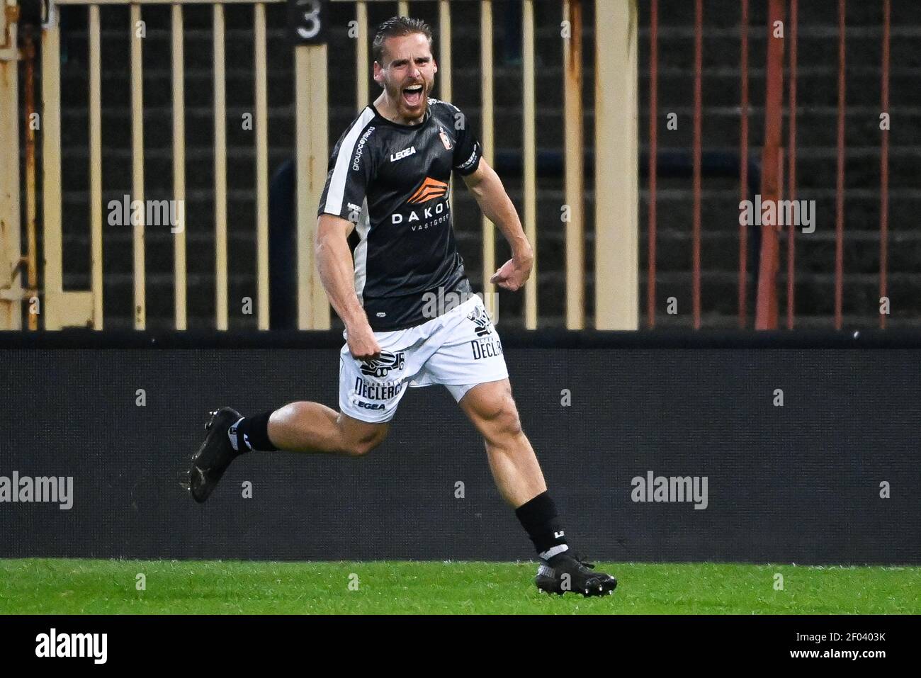 Alessio Staelens de Deinze célèbre après avoir obtenu son score lors d'un  match de football entre RWDM et KMSK Deinze, samedi 06 mars 2021 à  Bruxelles, une partie de d Photo Stock -