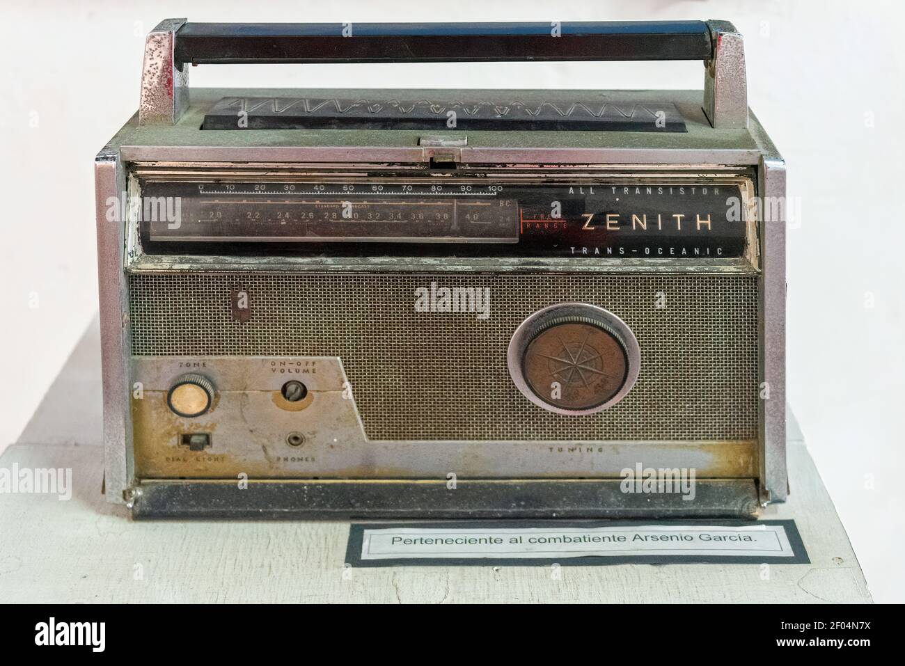 Radio antique zénith, Holguin, Cuba Banque D'Images