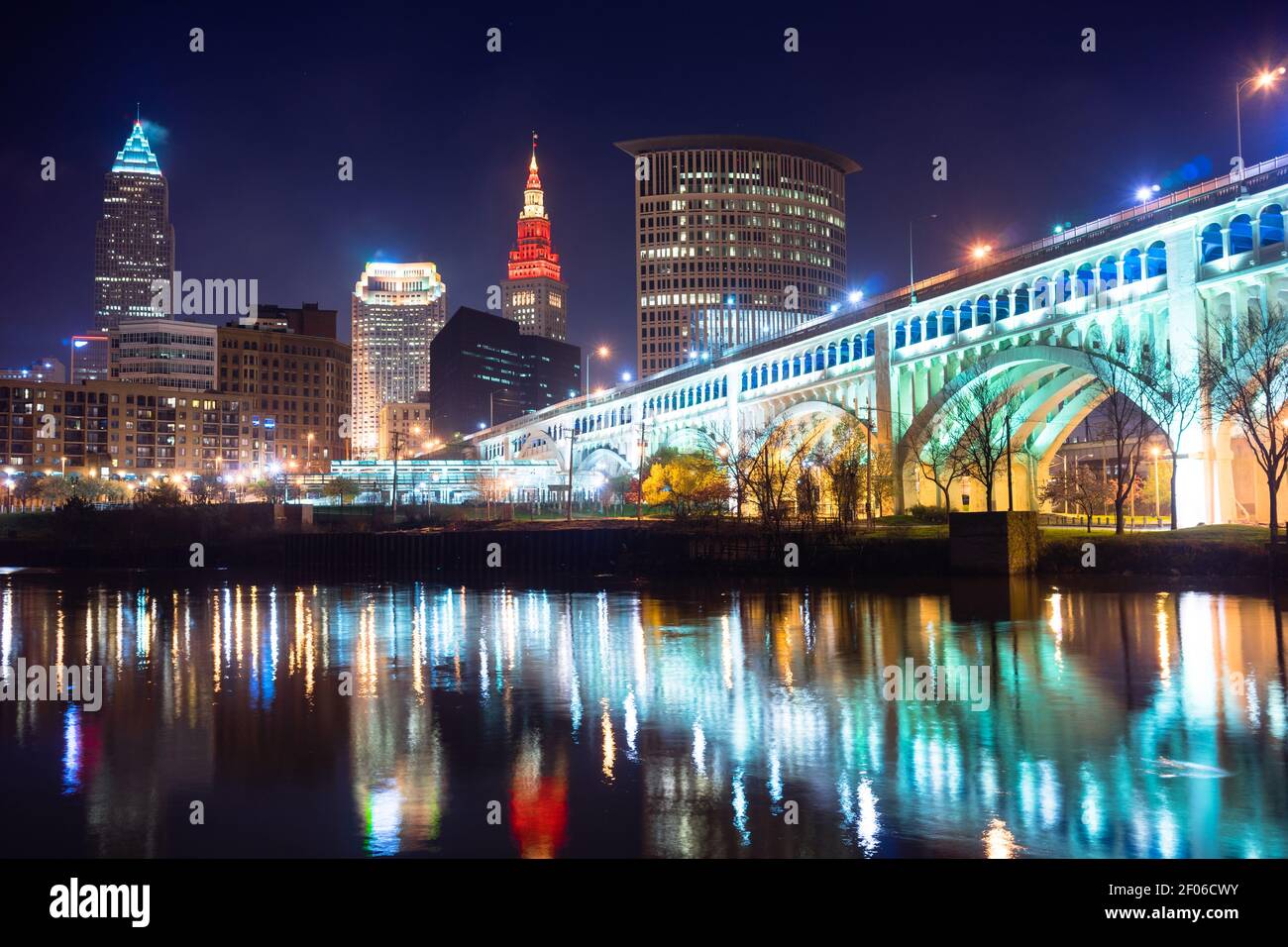 Le centre-ville de Cleveland Ohio City Skyline Rivière Cuyahoga Banque D'Images