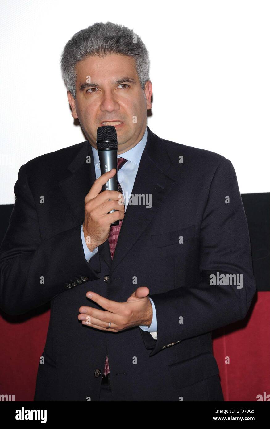 Consul général italien de Los Angeles Nicola Faganello. 6e Festival annuel du film Los Angeles Italia tenu au Mann Chinese 6. 20 février 2011, Hollywood, CA. Crédit photo: Giulio Marcocchi/Sipa Press./ItaliaFilmFest_gm.104/1102211227 Banque D'Images