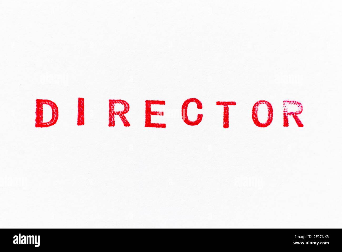 Tampon en caoutchouc rouge pour le mot « directeur », encre, sur papier  blanc arrière-plan Photo Stock - Alamy