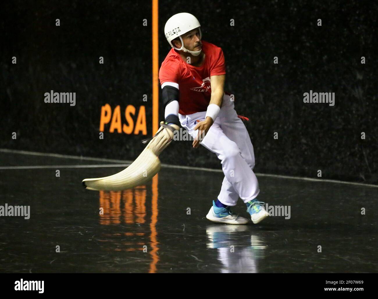 Cesta punta. Pelota sport basque. Jai-Alai Biarritz. Pays basque. France. Banque D'Images
