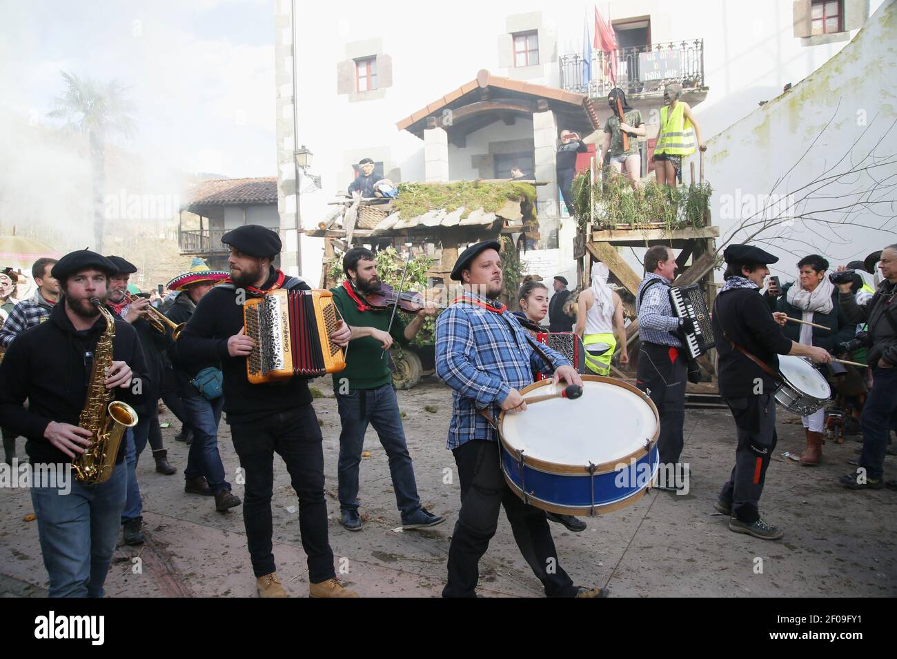 Zubieta, Navarre, Espagne - 28 janvier 2020 : mascarade traditionnel de carnaval Joadunak Banque D'Images