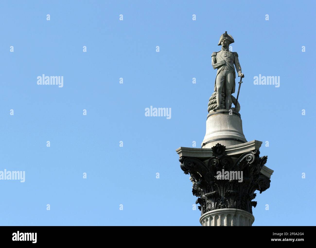 25 avril 2011. Londres, Angleterre. La statue de Lord Nelson se dresse au-dessus de la colonne Nelson à Trafalgar Square. Crédit photo: Charlie Varley/Sipa USA Banque D'Images