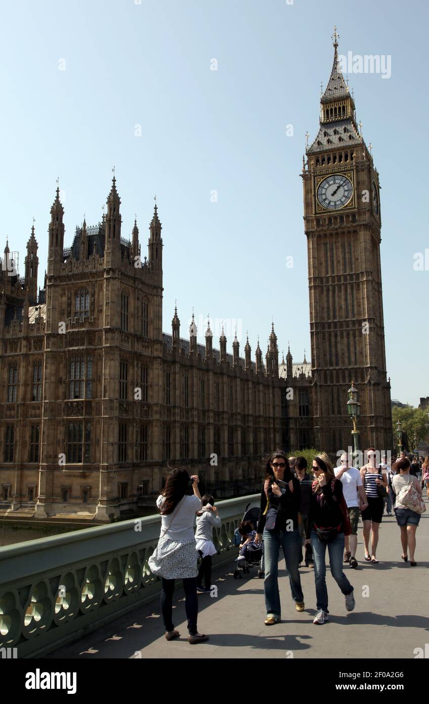 25 avril 2011. Londres, Angleterre. Big Ben et les chambres du Parlement vu du pont de Westminster. Crédit photo: Charlie Varley/Sipa USA Banque D'Images