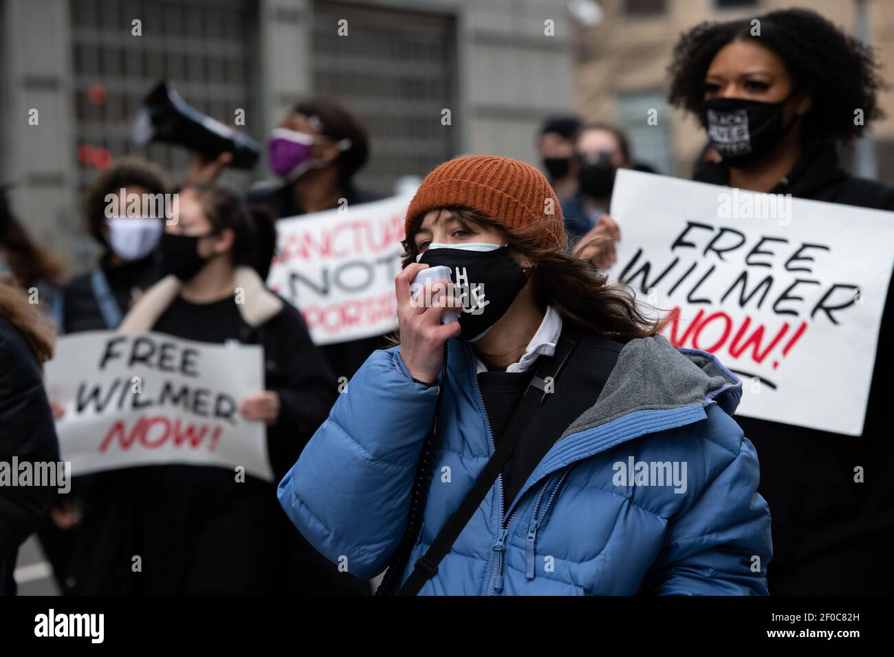 Washington, États-Unis. 06e mars 2021. Les manifestants avec Free Wilmer, une campagne pour la libération immédiate d'un migrant hondurien nommé Wilmer qui a été détenu pendant deux ans dans le cadre de la politique d'asile de l'Administration Trump, défilent dans le centre-ville de Washington, DC, le samedi 6 mars 2021, au milieu de la pandémie du coronavirus. Wilmer a été initialement détenu en 2019, et les manifestants appellent maintenant l'administration Biden à agir sur son cas et sur d'autres migrants détenus de manière similaire. (Graeme Sloan/Sipa USA) Credit: SIPA USA/Alay Live News Banque D'Images