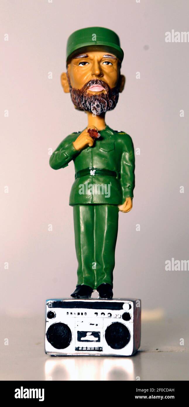 Une poupée Fidel Castro à tête plate de 25 $ est l'un des nombreux articles  plutôt uniques vendus par radio GTMO à la base de la Marine américaine dans  le sud-est de