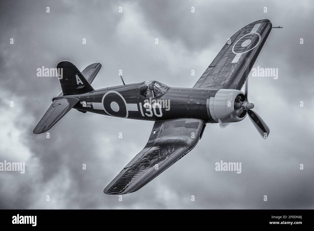 Chance Vought F4U Corsair en vol au salon de l'aviation Banque D'Images