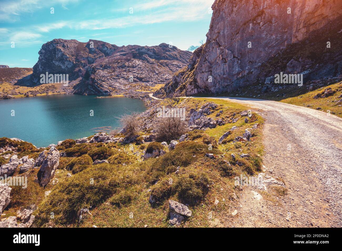 Magnifique paysage de montagne. Parc national des pics d'Europe (Picos de Europa). Un lac glaciaire énol. Asturies, Espagne, Europe Banque D'Images