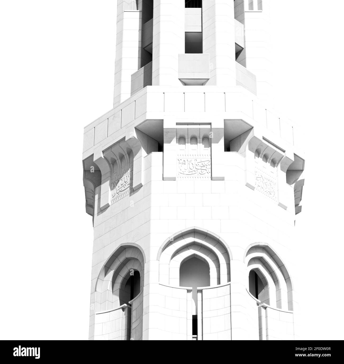 En oman muscat la vieille mosquée minaret et la religion en ciel dégagé Banque D'Images En oman muscat la vieille mosquée minaret et la religion en ciel dégagé Banque D'Images