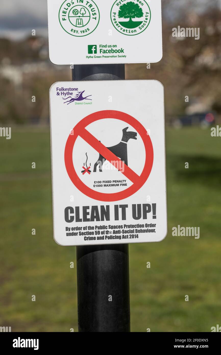 Un panneau de pénalité fixe Cleanit up Banque D'Images