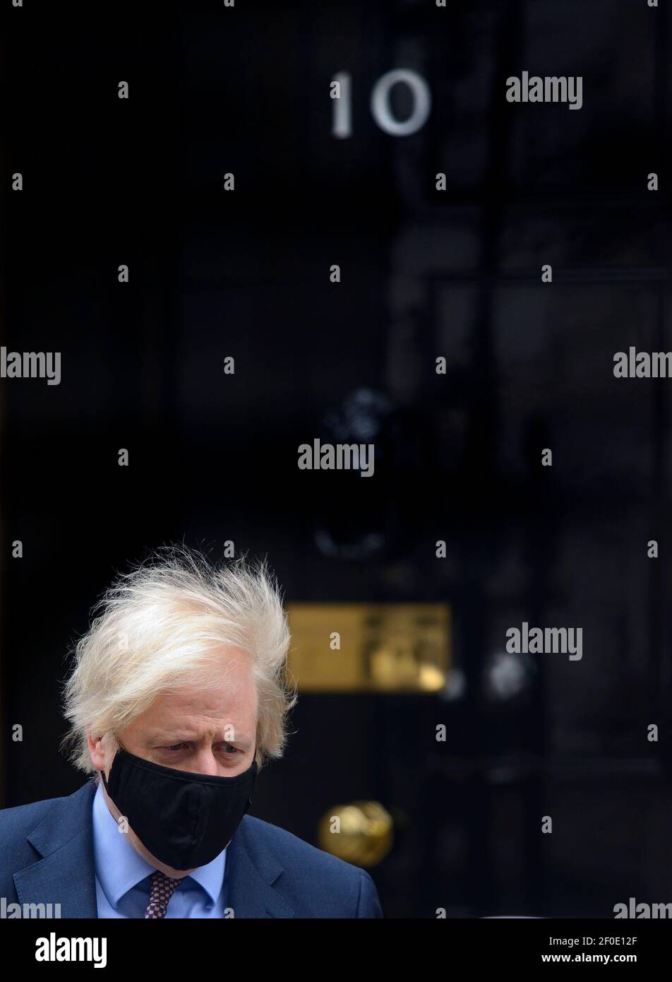 Le Premier ministre britannique Boris Johnson quitte le 10 Downing Street pour les questions du Premier ministre le jour du budget, le 3 mars 2021 Banque D'Images