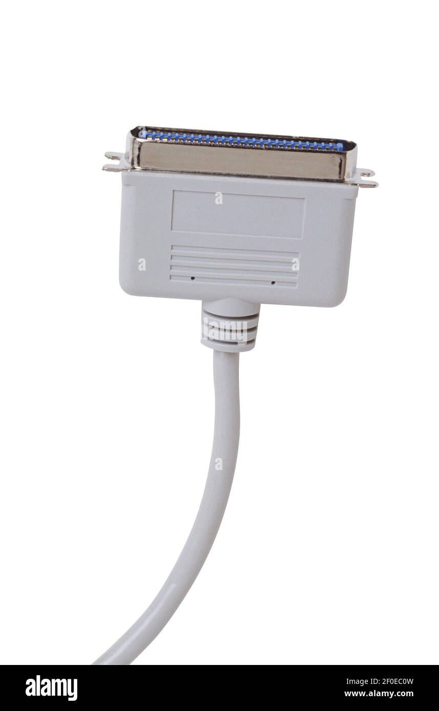 Ancien câble USB blanc de chargement isolé sur un fond blanc Banque D'Images