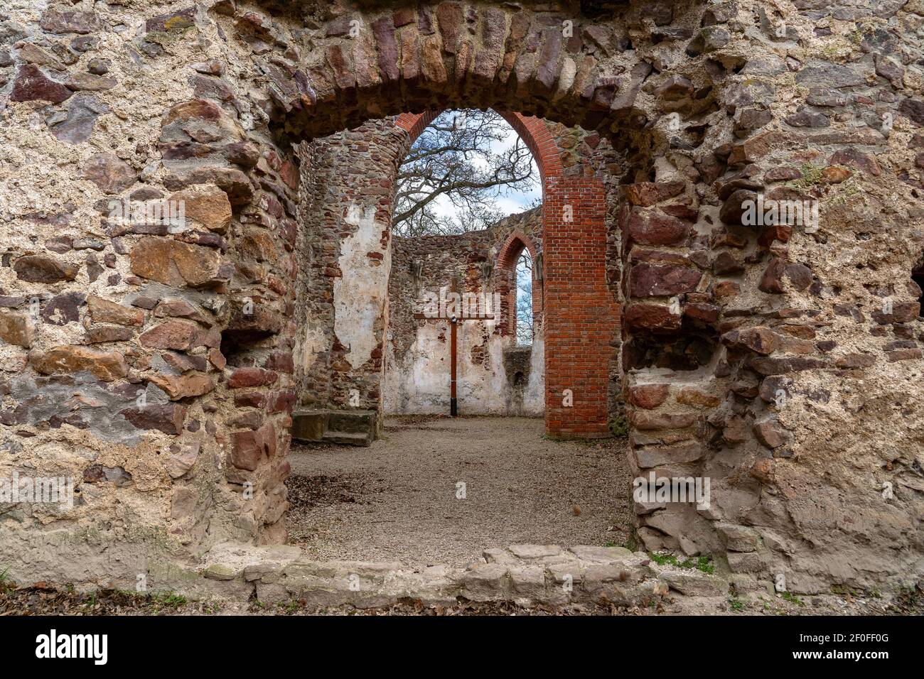 Monastère Pauline ruine sur le sentier de randonnée hongrois près de Badacsony Dans Salfold Banque D'Images