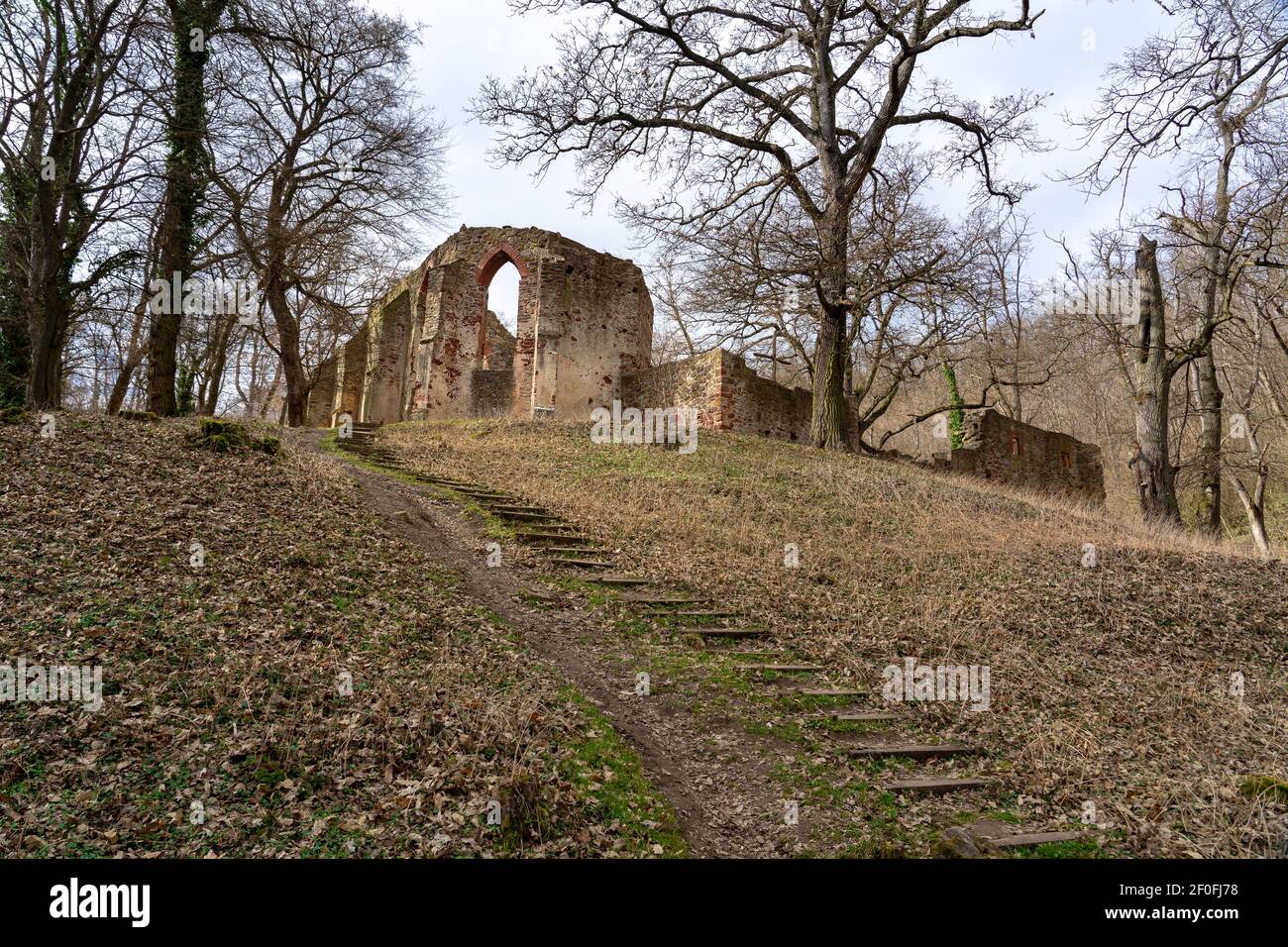 Monastère Pauline ruine sur le sentier de randonnée hongrois près de Badacsony Dans Salfold Banque D'Images