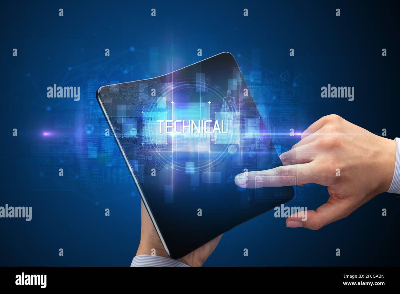Businessman holding a smartphone pliable avec inscription technique, nouvelle technologie concept Banque D'Images