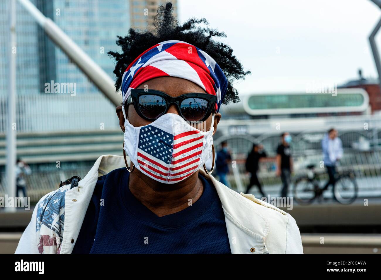 Rotterdam, pays-Bas. Black Lives Mstter manifestation au centre-ville d'Eramusbrug, pour protester contre la violence policière et le racisme, déclenchée par les morts de George Floyd une semaine auparavant. 3 juin 2020 Banque D'Images