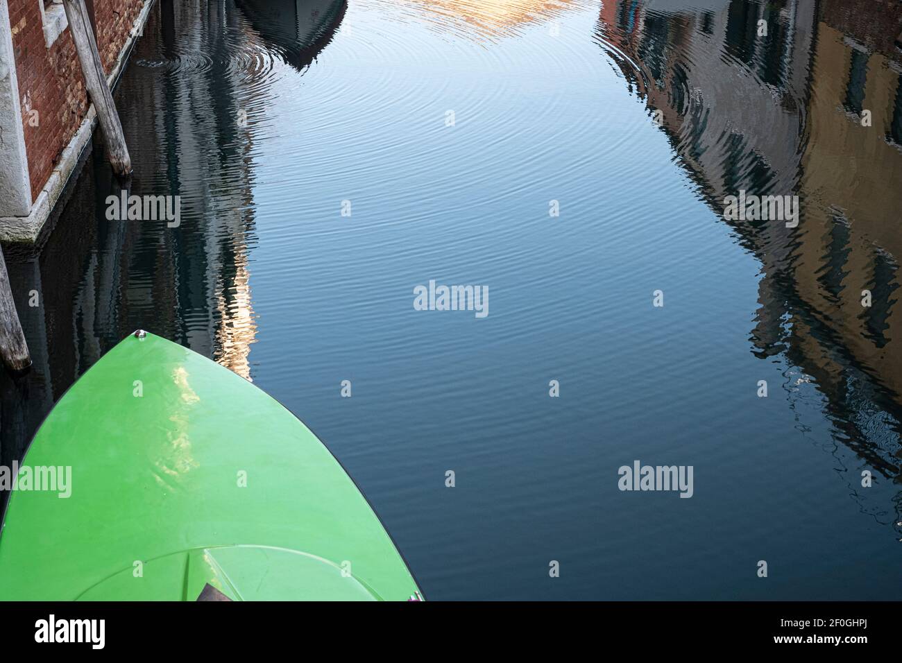 Venise, Italie. Réflexions dans le canal, eau fixe Banque D'Images