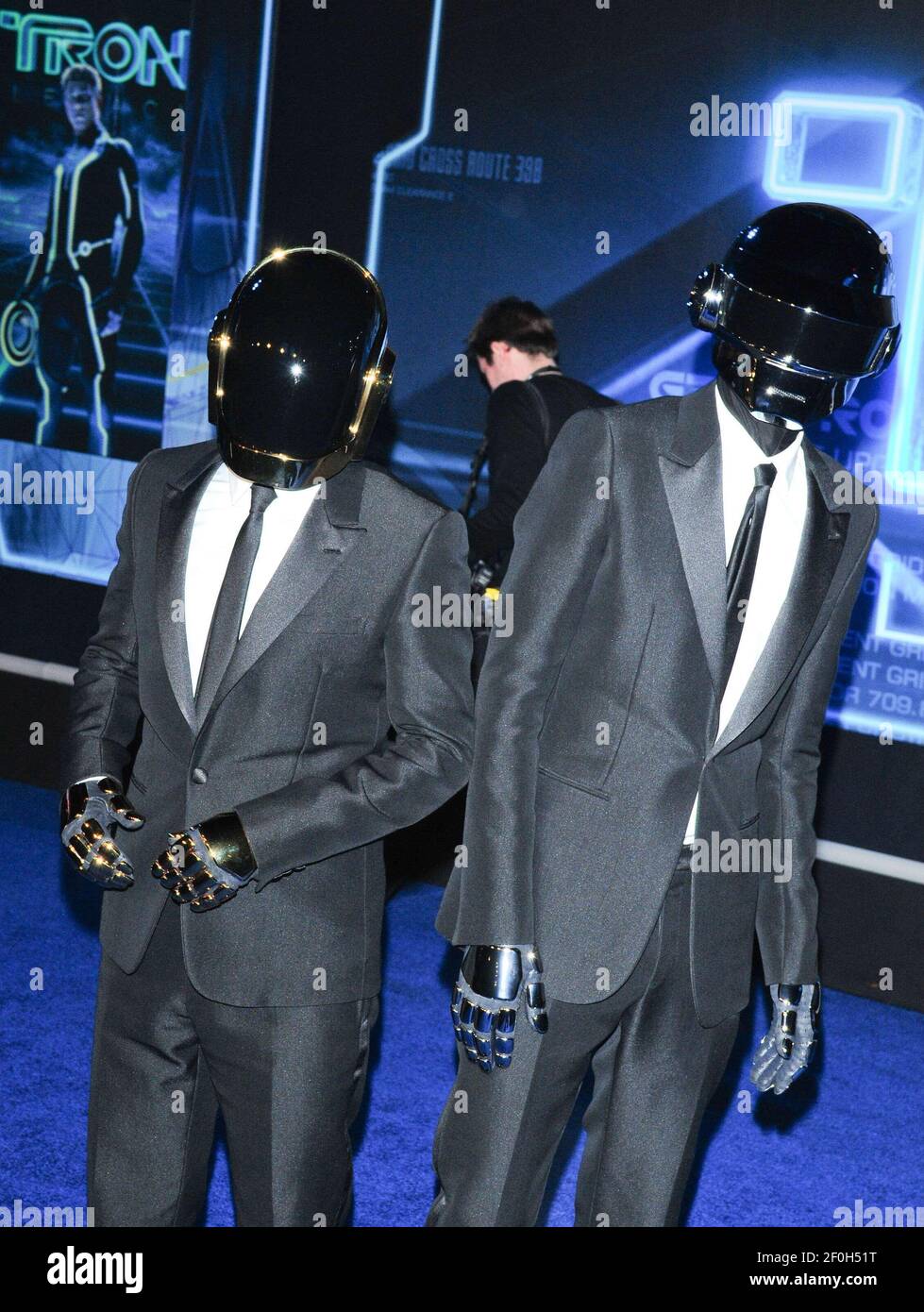 Thomas Bangalter Et Guy Manuel De Homem Christo Thomas Bangalter et Guy-Manuel de Homem-Christo de Daft Punk. 11 décembre  2010, Hollywood, CA. Tron : première mondiale héritée au théâtre El  Capitan. Crédit photo: Giulio Marcocchi/Sipa Press./TRON gm.060/1012121102  Photo Stock -