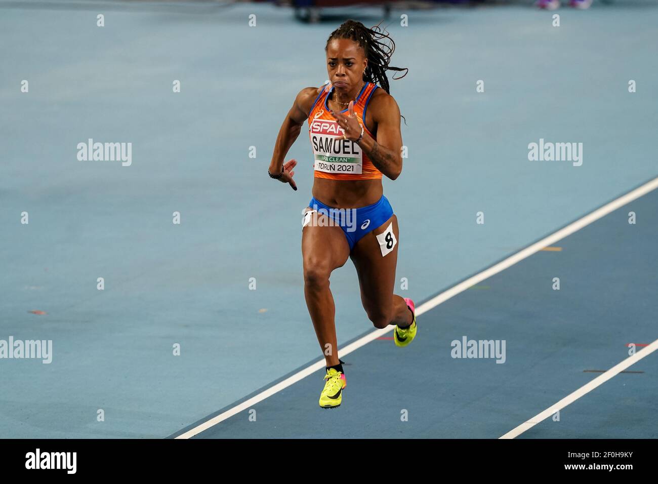 TORUN, POLOGNE - MARS 7: Jamile Samuel des pays-Bas en compétition dans le Womens 60m Round 1 Heat 5 pendant le Championnat européen d'intérieur d'athlétisme Banque D'Images