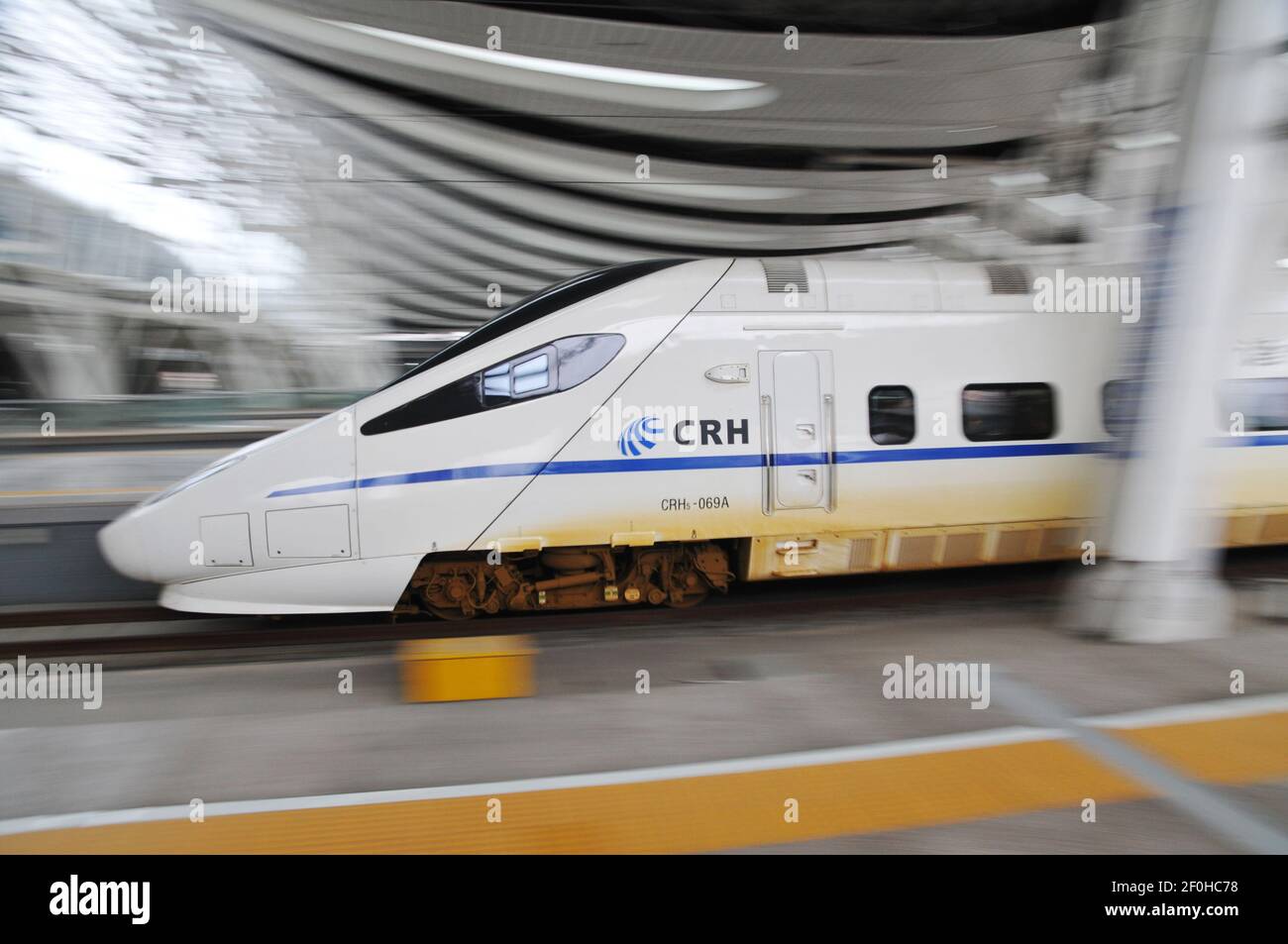 Le CRH est aujourd'hui le train le plus rapide au monde avec une vitesse de  service de 355 km/h. (Photo de Raphaël Fournier/Sipa USA Photo Stock - Alamy
