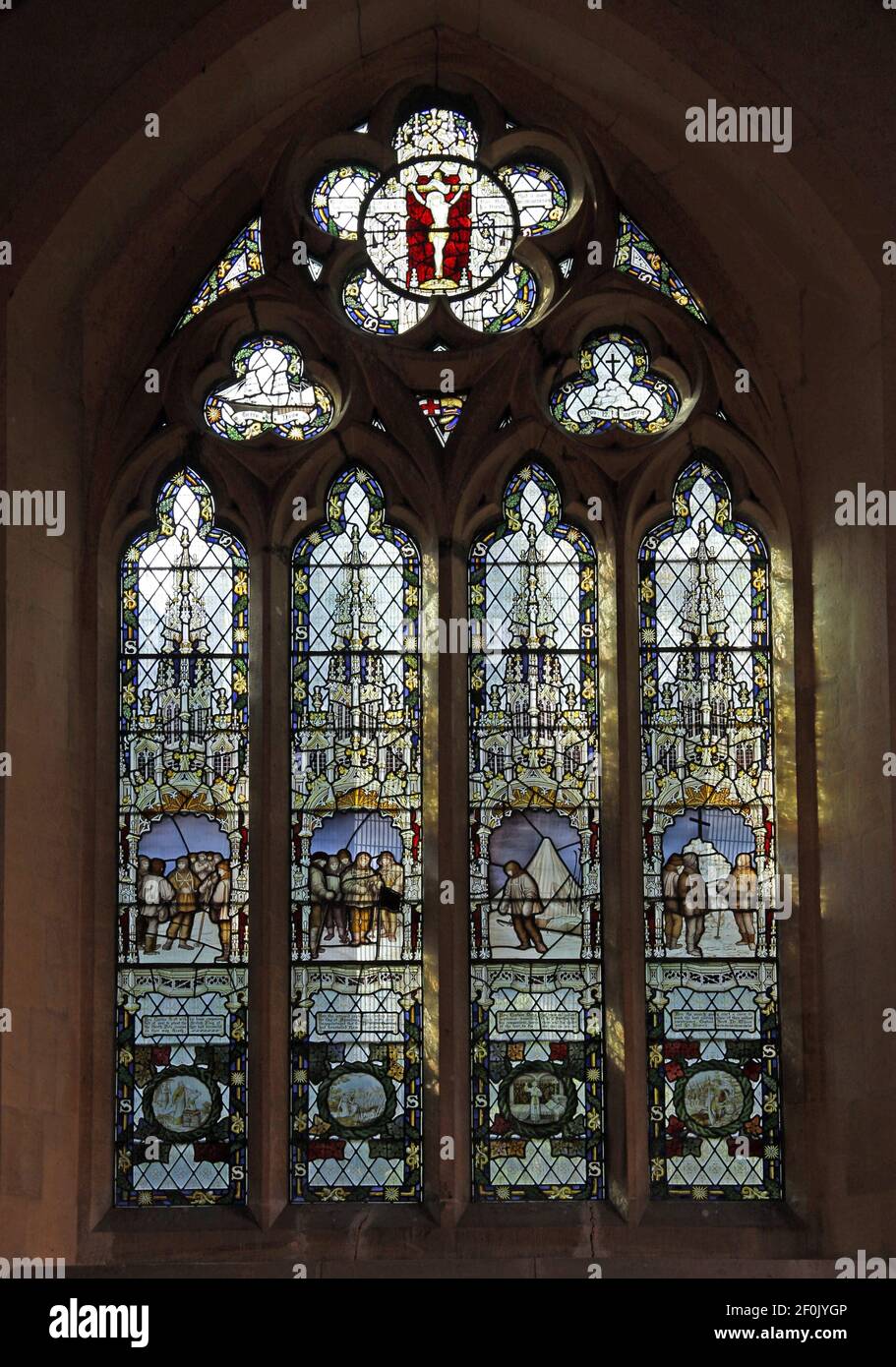 Une fenêtre en vitrail par les studios Kempe représentant l'histoire de l'expédition polaire de Robert Falcon Scott, l'église Saint-Pierre, Binton, Warwickshire Banque D'Images