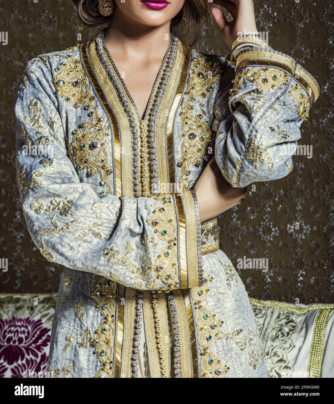 Le caftan marocain est un costume traditionnel des femmes marocaines. Il  est considéré comme l'un des plus anciens vêtements traditionnels du monde  Photo Stock - Alamy