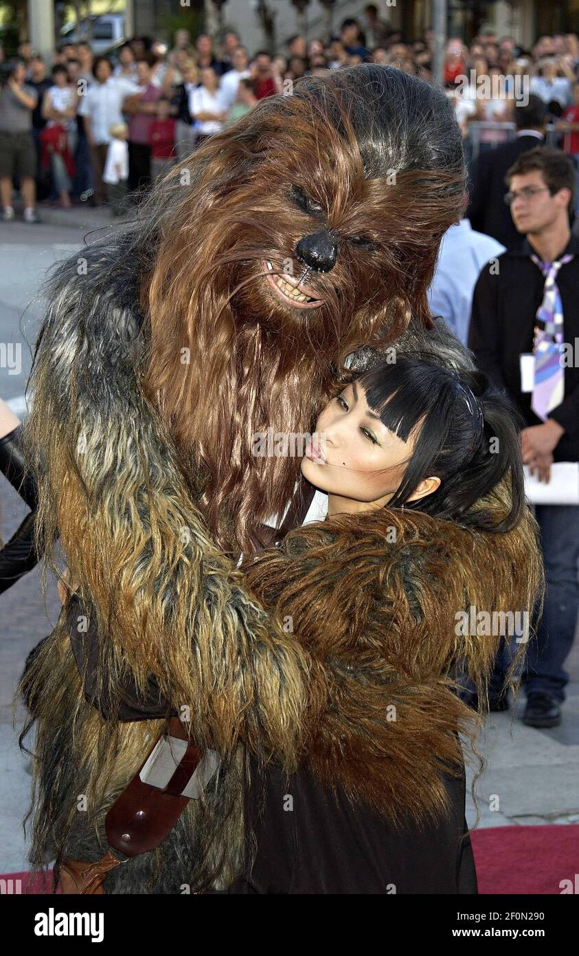 12 mai 2005 - Westwood, Californie - Bai Ling et Chewbacca. La première 'Star Wars Episode III Revenge of the Sith' a eu lieu au Mann Village Theatre. Crédit photo: Giulio Marcocchi/Sipa Press/0505131358 Banque D'Images