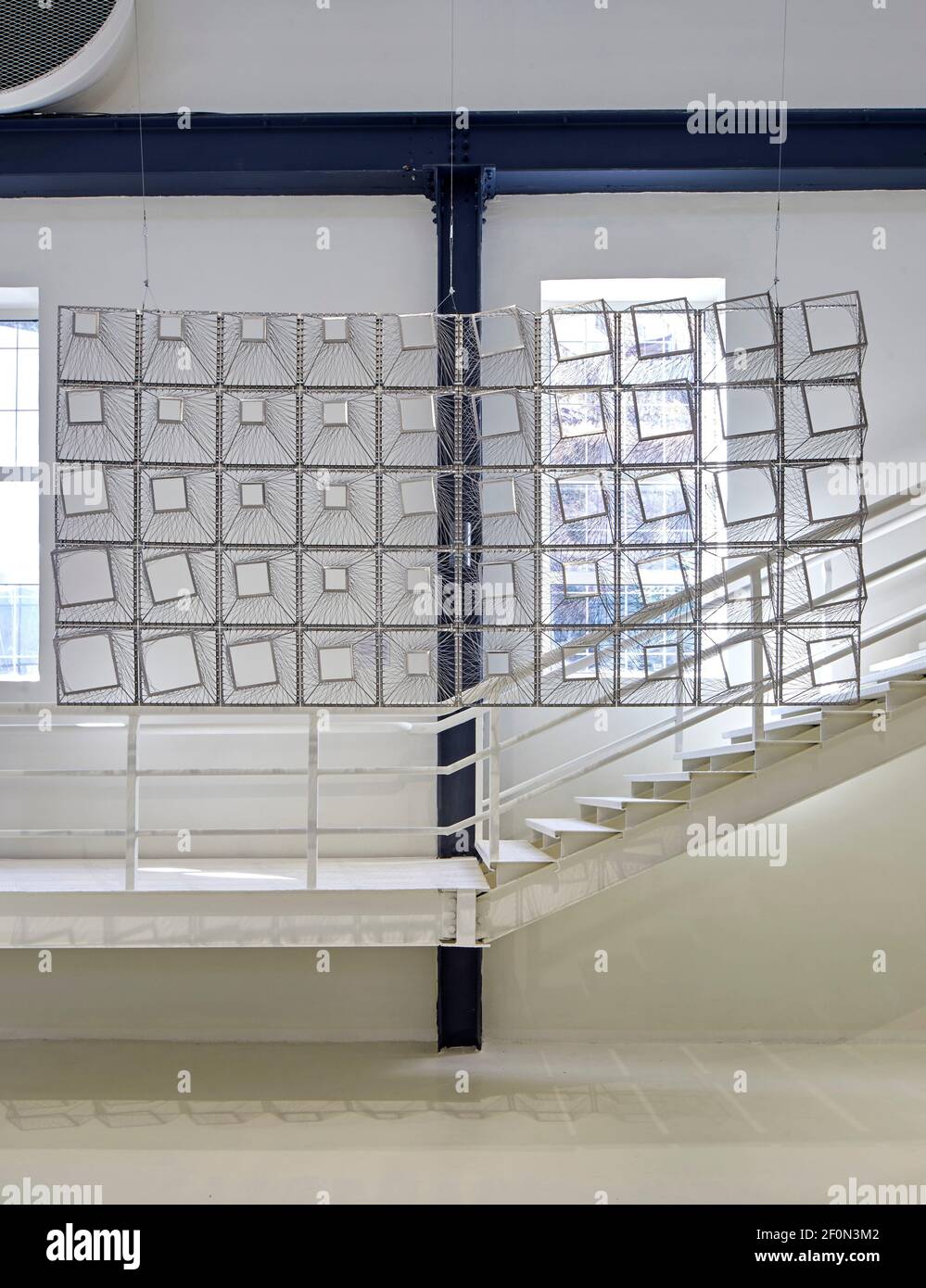 L'exposition Hangar avec le Woven Mashrabiya de Hadeel Ayed Mohammad. Amman Design week 2019, Amman, Jordanie. Architecte: Divers , 2019. Banque D'Images