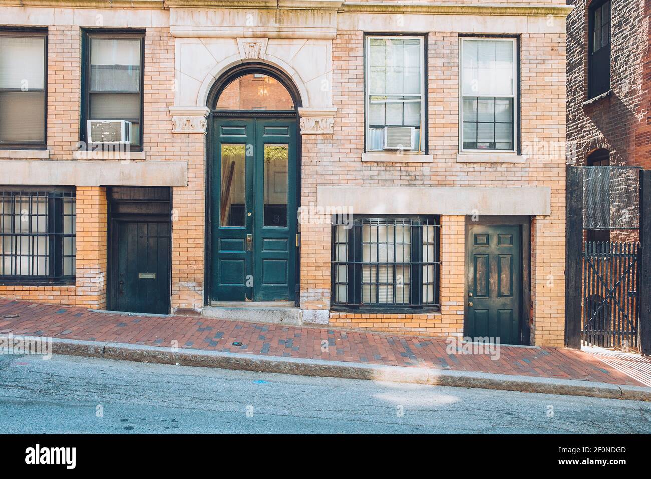 Une vue grand angle de l'autre côté d'une rue de la ville à Boston, ma Banque D'Images