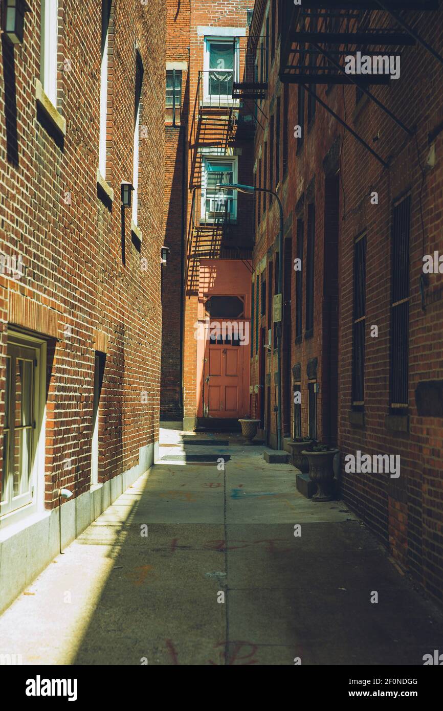Une vue téléobjectif donnant sur une rue de la ville à Boston, ma Banque D'Images