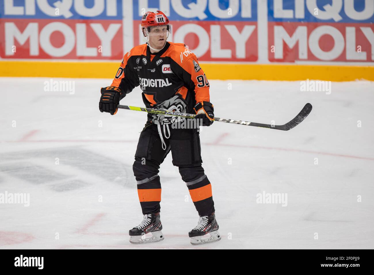 06 mars 2021, Hessen, Francfort-sur-le-main : kale Curbashian (Loewen Frankfurt, 90). DEL 2 jeu de hockey sur glace entre les Loewen Frankfurt et les Bayreuth Tigers le 6 mars à l'Eissporthalle Frankfurt am main. Photo: Jürgen Kessler/dpa Banque D'Images