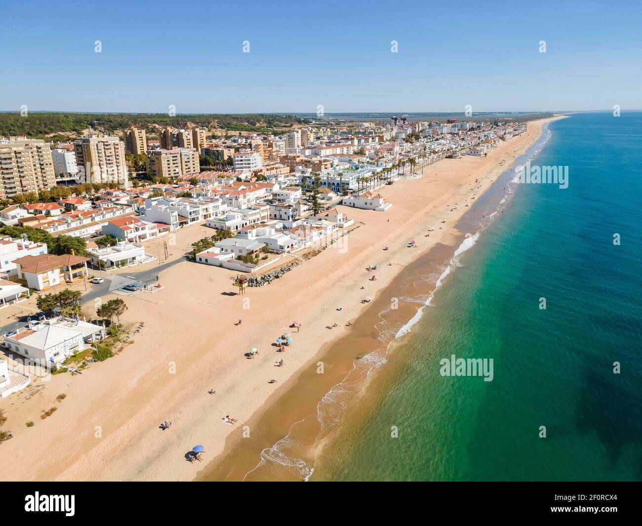 Vue aérienne d'Islantilla, une ville balnéaire pleine de stations, Lepe, Huelva, Espagne Banque D'Images