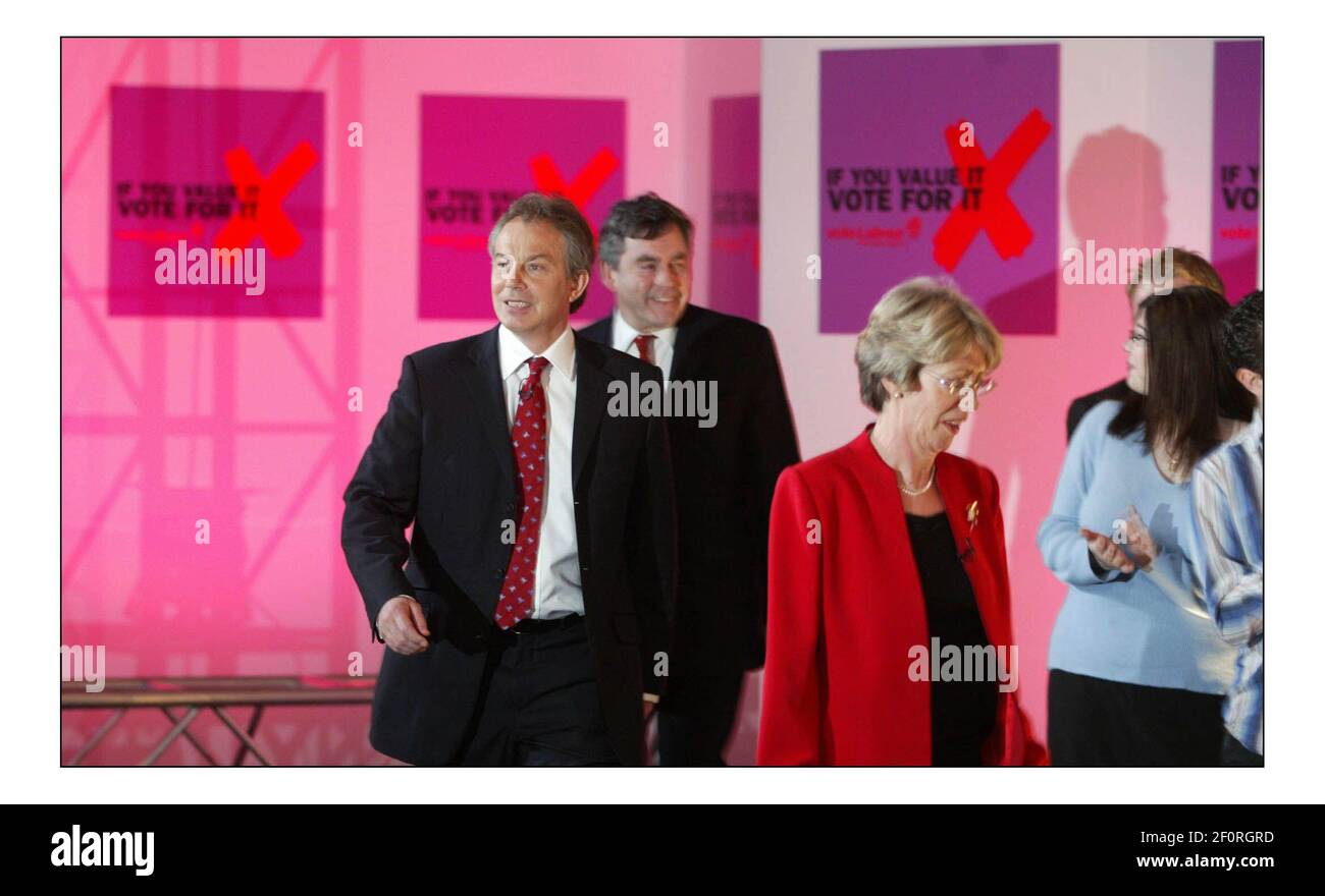 Tony Blair, Gordon Brown et Patricia Hewitt lancent aujourd'hui une campagne d'affiches électorales dans le centre Islington Design de Londres.pic David Sandison 28/4/2005 Banque D'Images