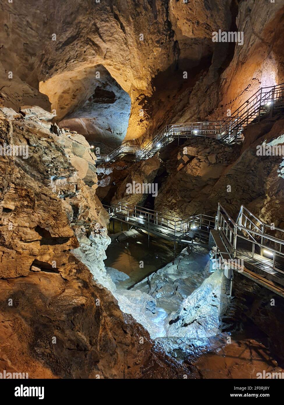 Rivière souterraine dans la grotte de Hwanseon (province de Gangwon, Corée du Sud) Banque D'Images