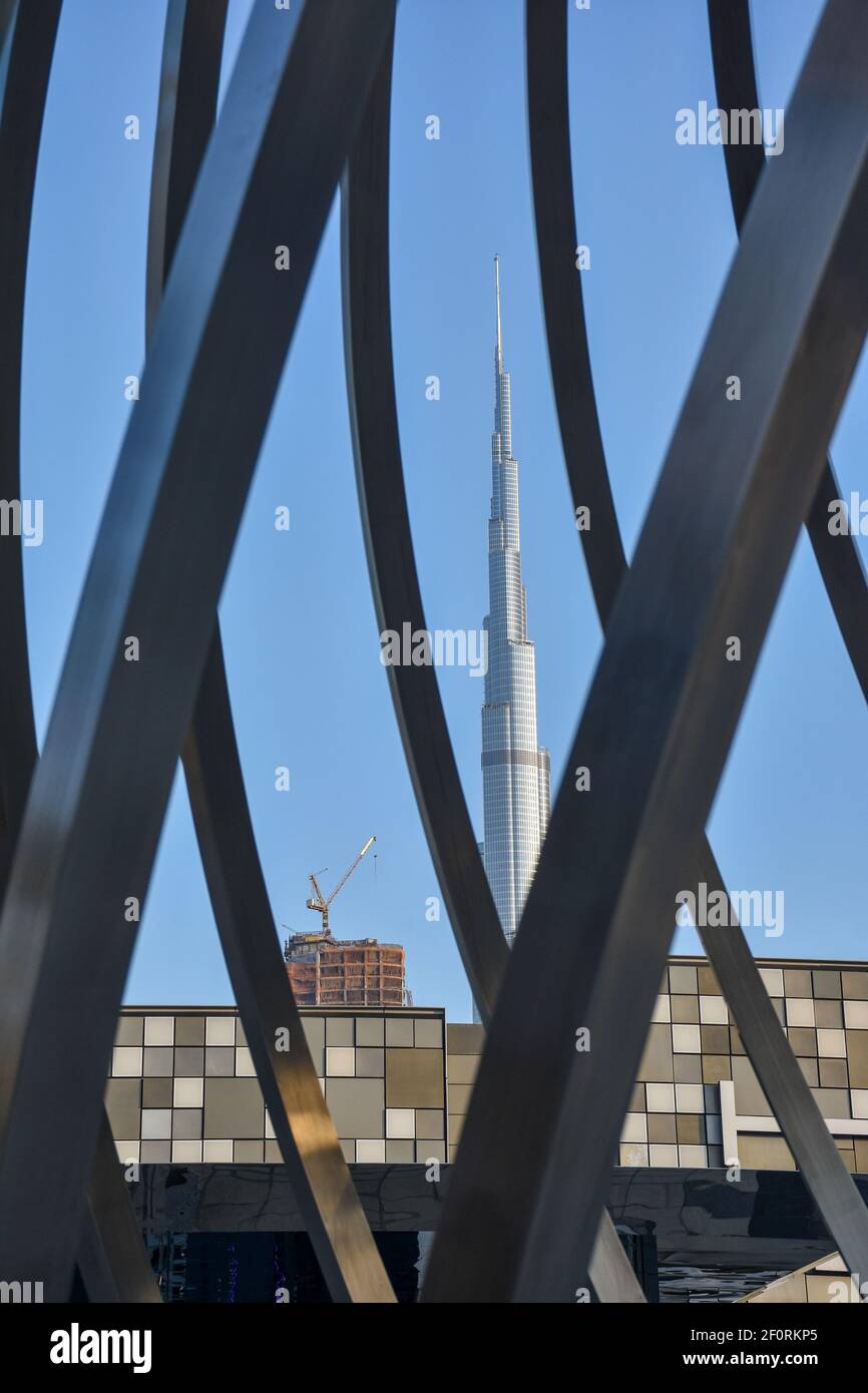 L'emblématique gratte-ciel Burj Khalifa depuis une vue sous un angle différent Banque D'Images