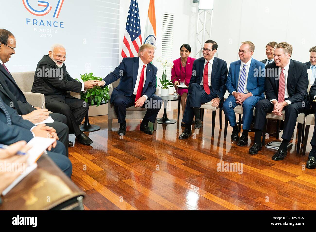 Le Président Donald Trump participe à une réunion bilatérale avec le Premier ministre de la République de l'Inde Narendra Modi au Centre de congrès Bellevue le lundi 26 2019 août à Biarritz, site du Sommet du G7. Banque D'Images