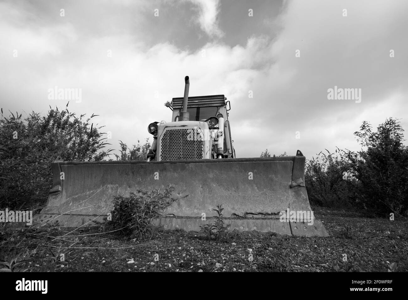 Vieux bulldozer abandonné Banque D'Images