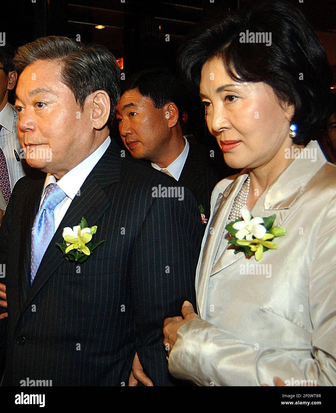 [PHOTO DE FICHIER 2006] 2 avril 2008 - Séoul, Corée du Sud - Corée du Sud Lee Kun-hee (à gauche), Président du Samsung Group, Et sa femme Hong Ra-hee, 63 ans, directrice générale du Leeum Samsung Museum of Art, est soupçonnée d'avoir acheté des peintures coûteuses, y compris les « happy Tears » de Roy Lichtenstein, avec une partie des fonds de neige au groupe lors des ventes aux enchères à l'étranger par le biais de plusieurs galeries d'art coréennes vers 2002. Crédit photo: Lee Young-ho/Sipa Press/0804022140 Banque D'Images