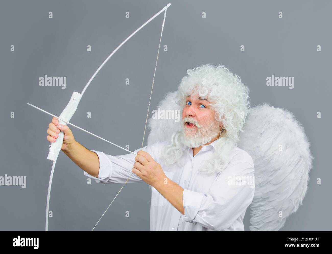 Saint-Valentin ange avec ailes. Flèches d'amour. Fête de la Saint-Valentin. Banque D'Images
