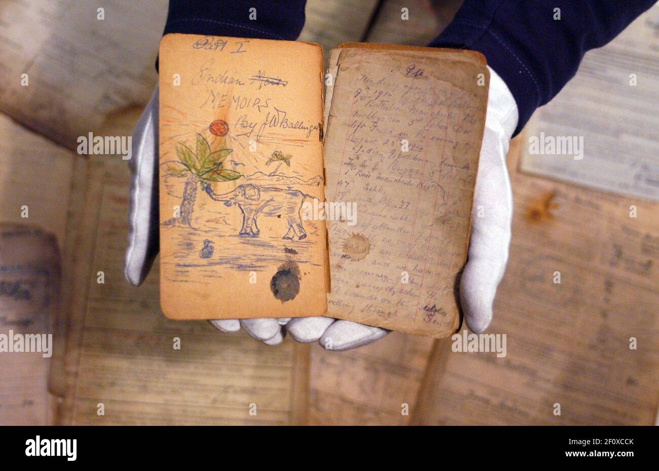 VIEUX PAPIER WWI ENREGISTRE ET MAINTENANT CEUX EN LIGNE, ANCESTRY.CO.UK, Y COMPRIS JOURNAL DE JOHN WILLIAM BALLINGER. 22/2/07 TOM PILSTON Banque D'Images