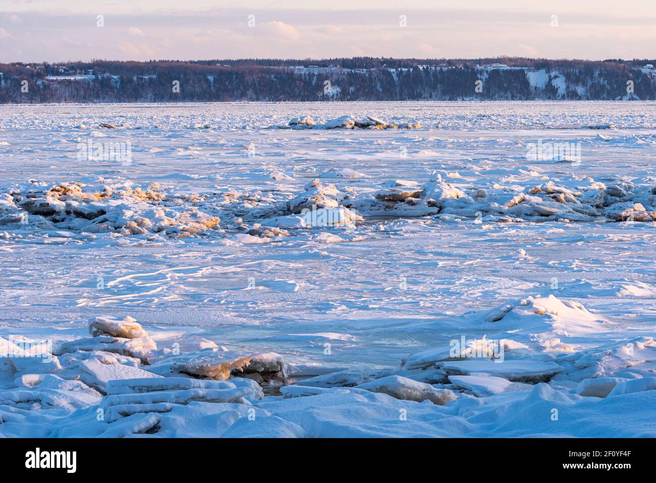 Fleuve saint laurent gelé Banque de photographies et d’images à haute ...