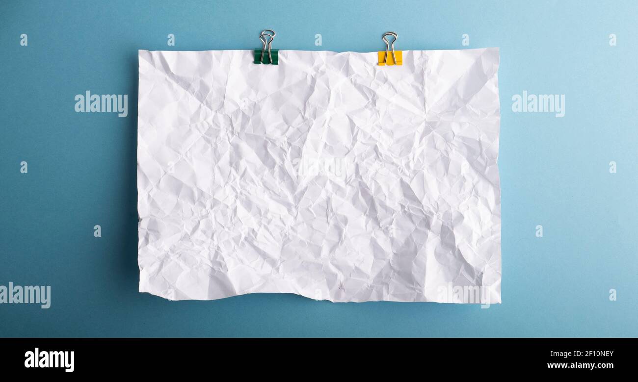 Un morceau de papier. Fond froissé. Papier froissé comme arrière-plan Banque D'Images