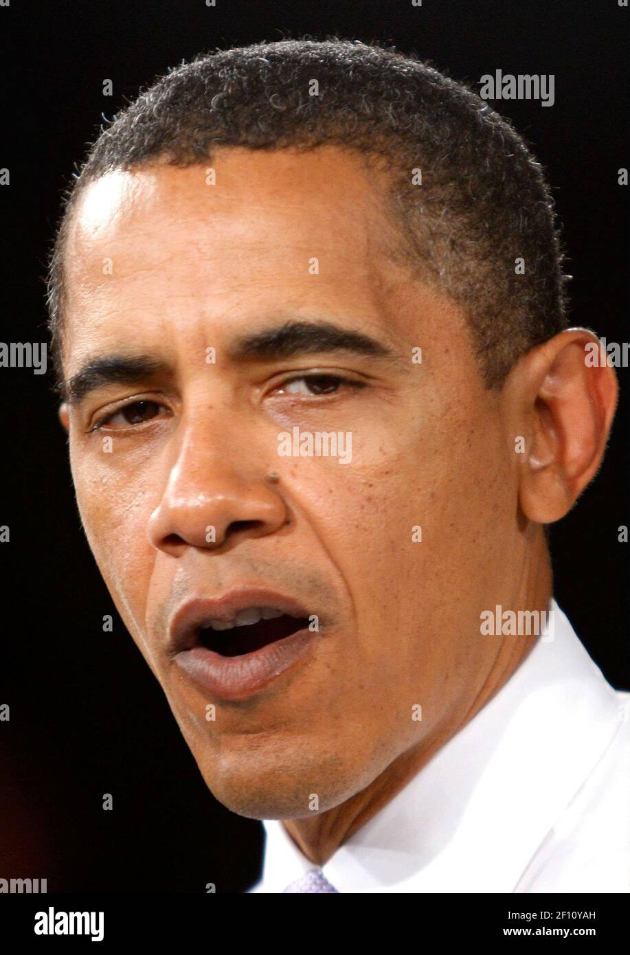 20 août 2009 - Washington, DC - le Président Barack Obama s'exprime lors d'une réunion de la mairie sur les soins de santé au siège du Comité national démocratique. Obama a répondu aux questions des gens sur son plan de réforme des soins de santé pendant la mairie. Crédit photo: Alex Wong/Pool/Sipa Press/healobamaSipa.02/POOL/0908210018 Banque D'Images