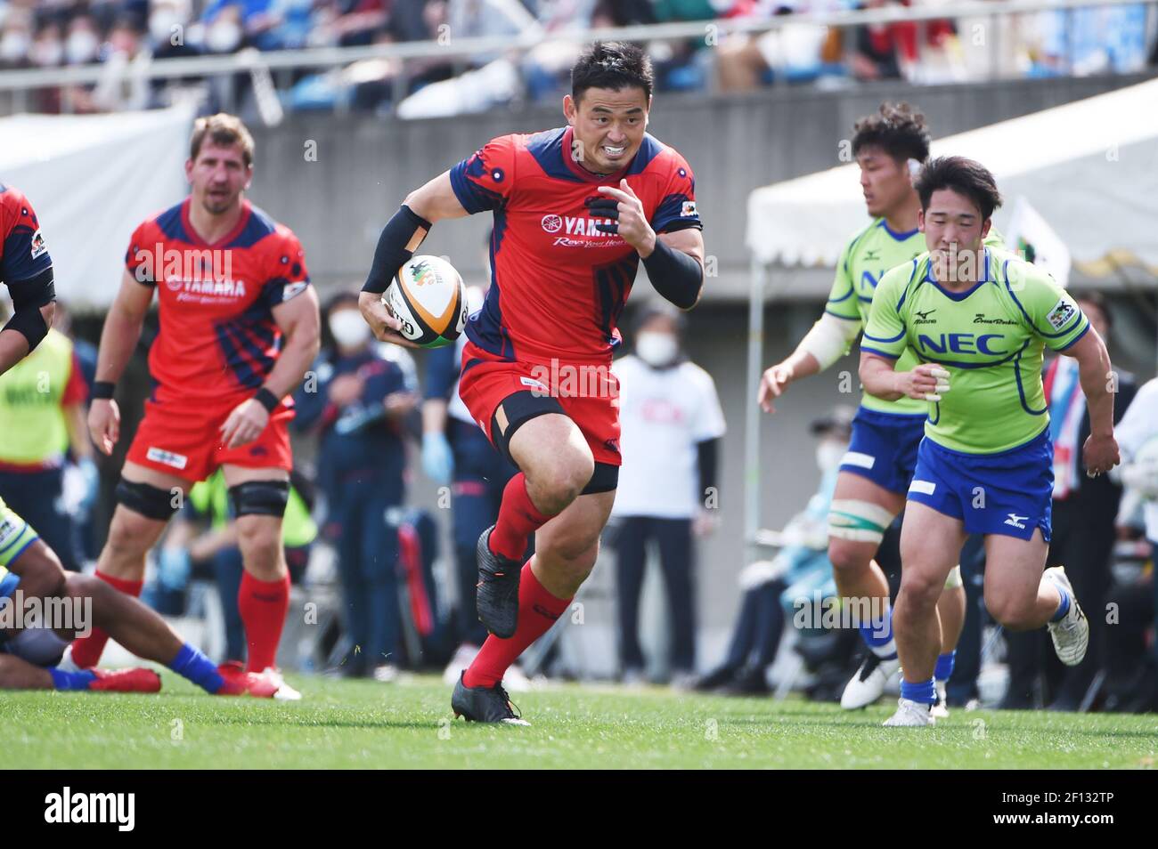 Stade commémoratif du Prince Chichibu, Tokyo, Japon. 6 mars 2021. Ayumu Goromaru (YAMAHA), 6 MARS 2021 - Rugby : Ayumu Goromaru de YAMAHA marque sa première tentative au Japon Rugby Top League 2021 match entre NEC Green Rockets et YAMAHA Jubilo au Prince Chichibu Memorial Stadium, Tokyo, Japon. Credit: Itaru Chiba/AFLO/Alay Live News Banque D'Images