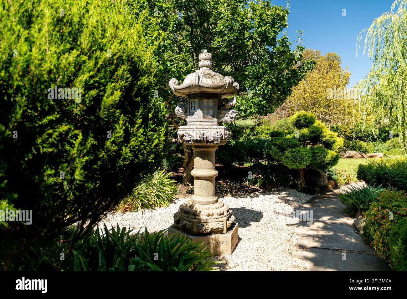 Statue de jardin japonais Banque de photographies et d’images à haute résolution Alamy
