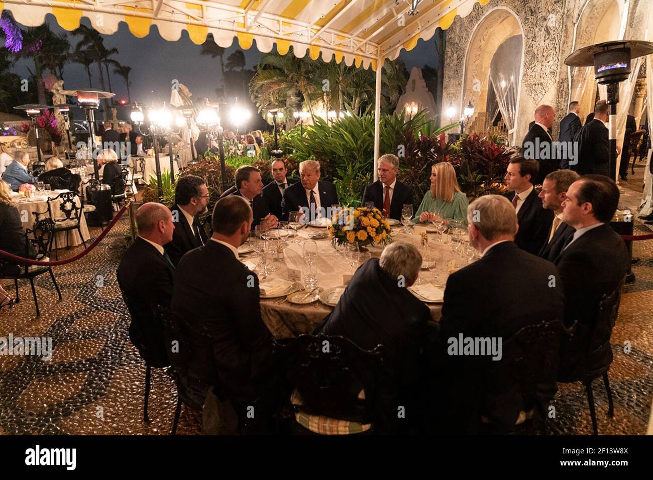 Le président Donald Trump organise un dîner de travail pour le président brésilien Jair Bolsonaro le samedi soir 7 2020 mars à Mar-a-Lago à Palm Beach Fla Banque D'Images