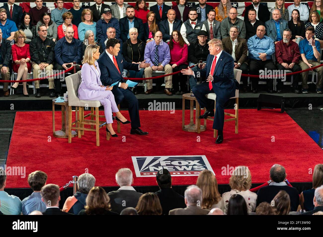 Le président Donald Trump participe à une rencontre en direct de la mairie de Fox News Channel avec les modérateurs Bret Baier et Martha MacCallum le jeudi 5 2020 mars au centre culturel Scranton à Scranton Pa. Banque D'Images